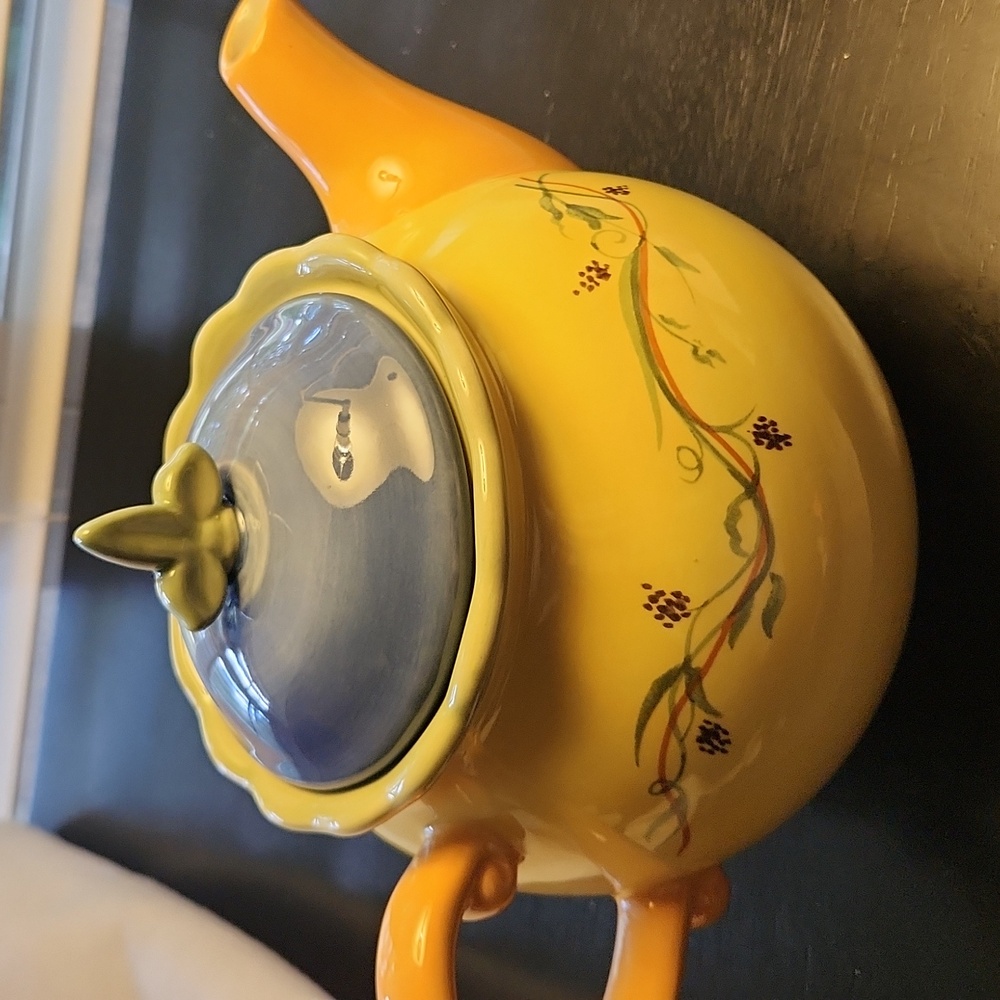 Pfaltzgraff Yellow Teapot with Blue Lid 8 cups